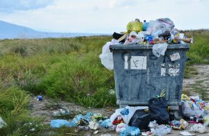 Container met plastic afval.