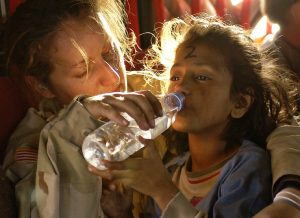 Hulpverlener, UNICEF ondersteunt blockchainprojecten die zich richten op de aanpak van armoede in ontwikkelingslanden
