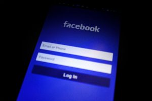 Smartphone, inlogscherm Facebook