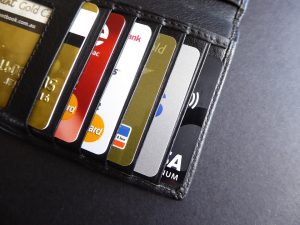 Creditcards in een pasjeshouder