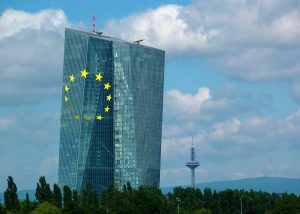 De Europese Centrale Bank in Frankfurt am Main. De afbeelding linkt naar de website van de ECB