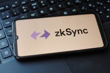 Logo van zkSync. zkSync is een layer 2-schaalbaarheidsoplossing die gebruikmaakt van rollups